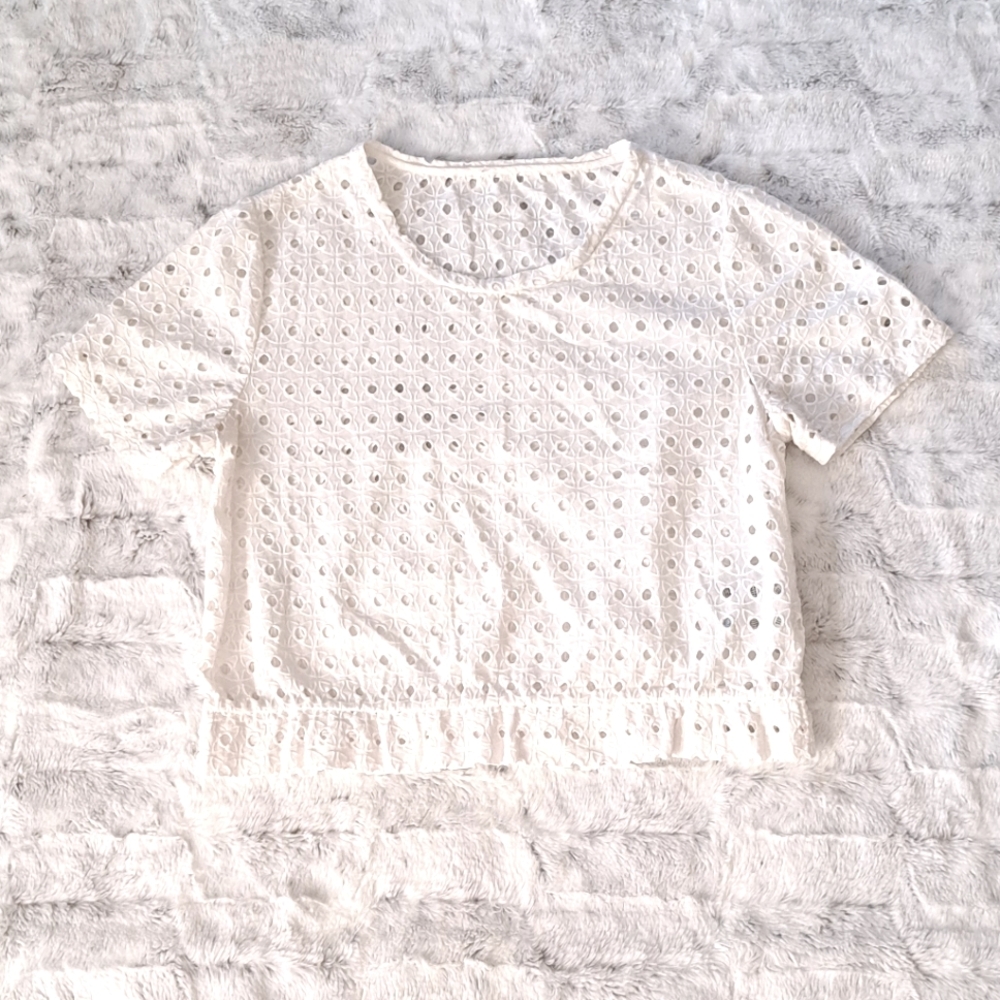 White open Eyelet Feminine Summer Vacation 100% Cotton Shirt.  Size M Petite.